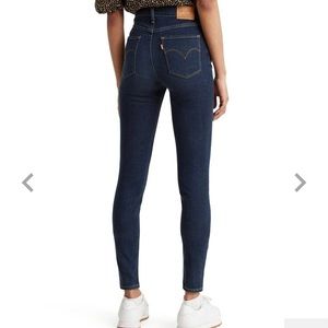 Levi’s 721 High Rise Skinny Dark wash size 24